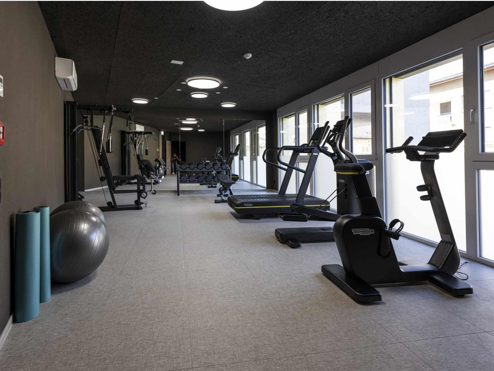 Image 4 - 6532 Smart Hotel