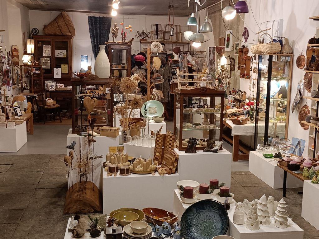 Image 0 - Kunsthandwerk, Dongio