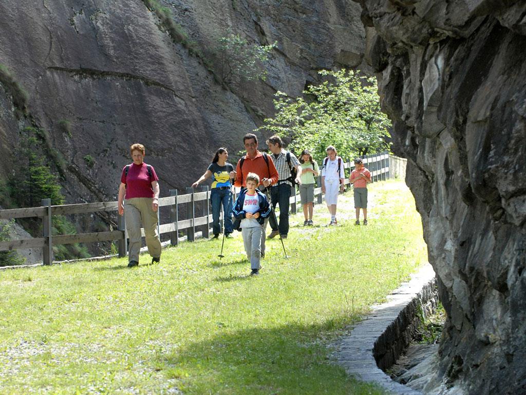 Image 2 - Vacanze a piedi: Via Gottardo, Airolo - Bellinzona  