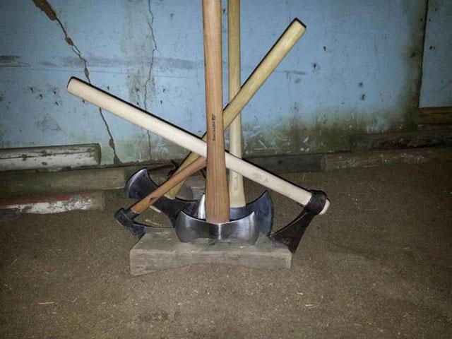 Image 2 - Axe Throwing Club Ticino