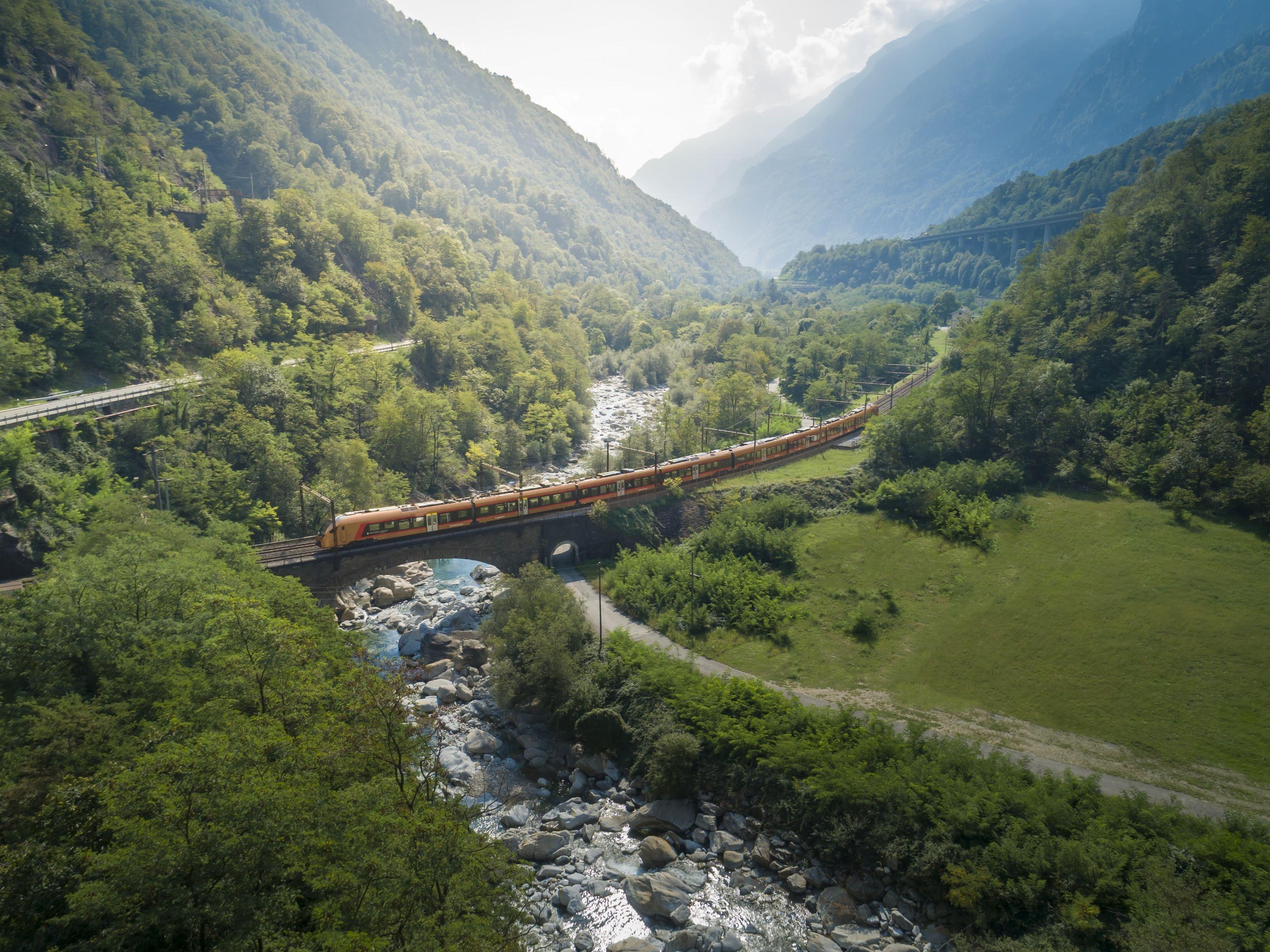 Image 2 - Treno Gottardo Hit
