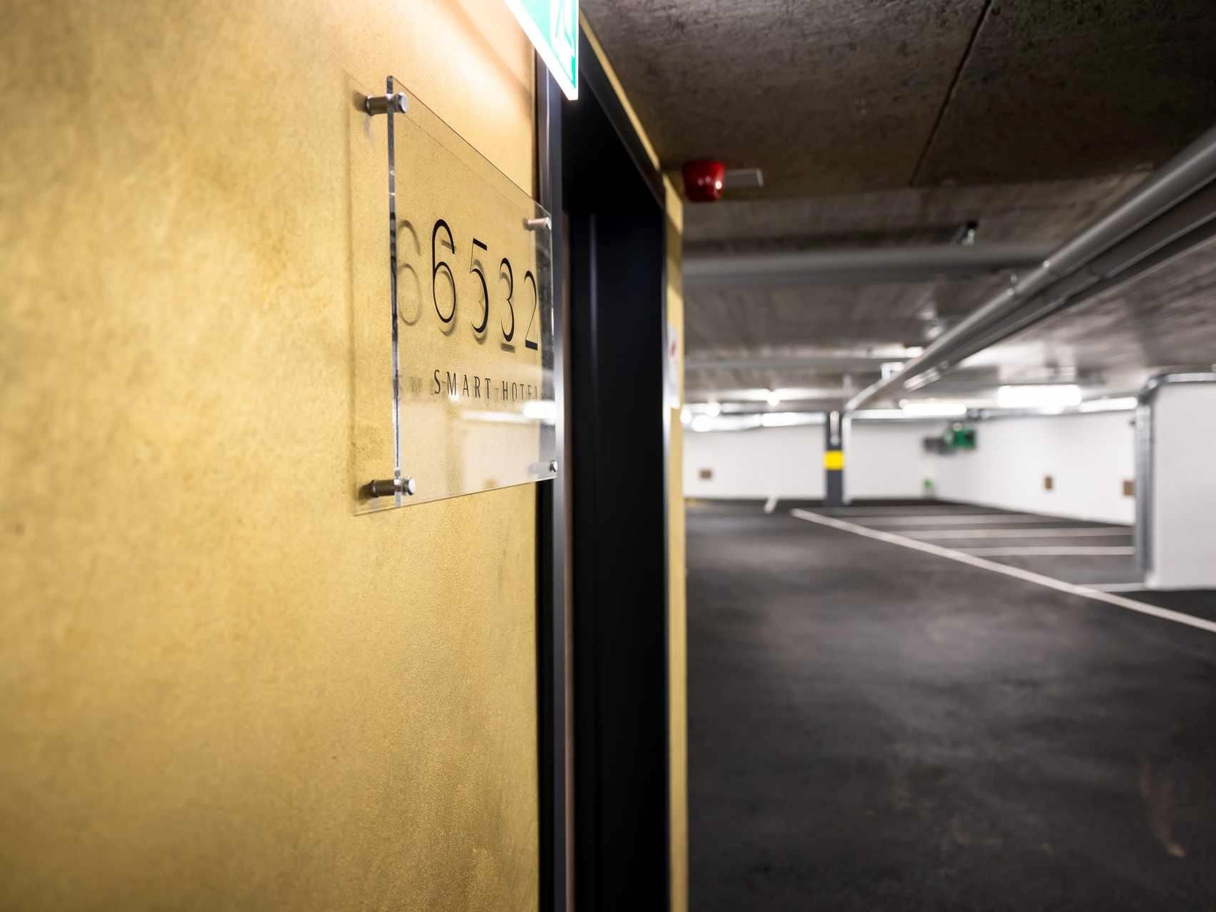 Image 9 - 6532 Smart Hotel