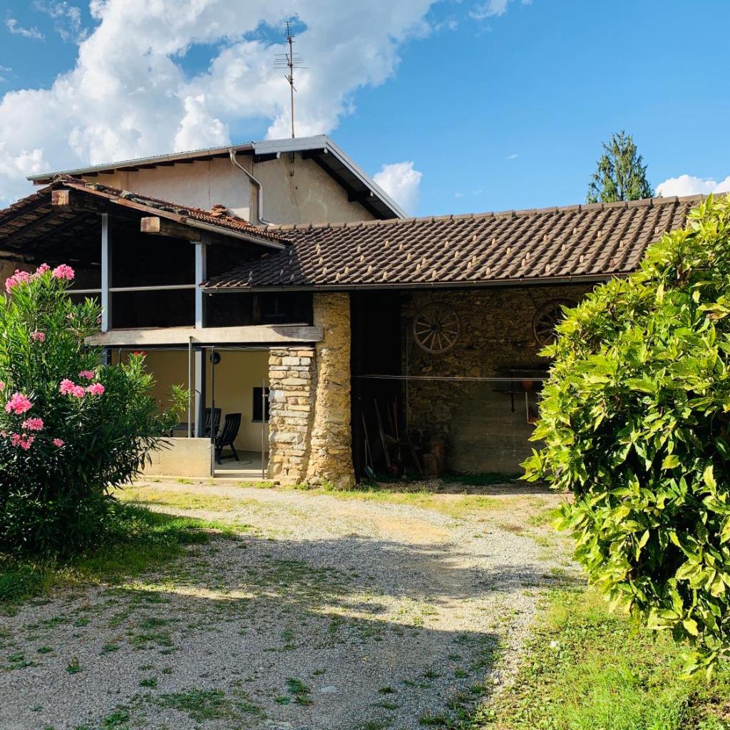 Image 0 - Duplex in casa rurale con cortile privato