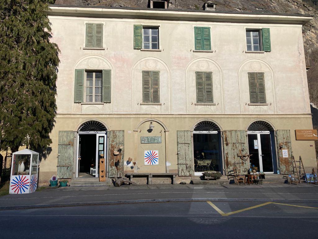 Image 1 - Kunsthandwerk, Dongio