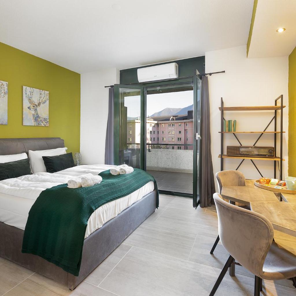 Image 0 - Monolocale con terrazzo vista lago Via Cassarinetta 7 by LR