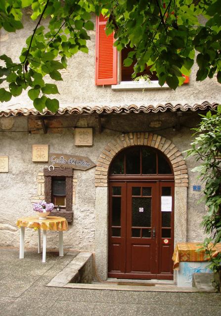 Image 0 - Grotto del Mulino
