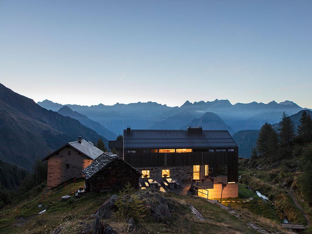 Image 0 - Capanna Bovarina