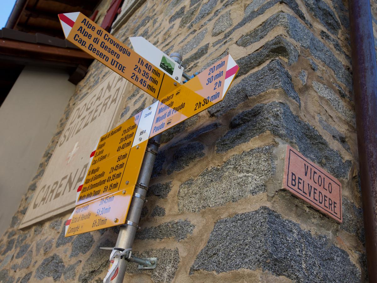 Image 1 - Targhe e affreschi di Carena