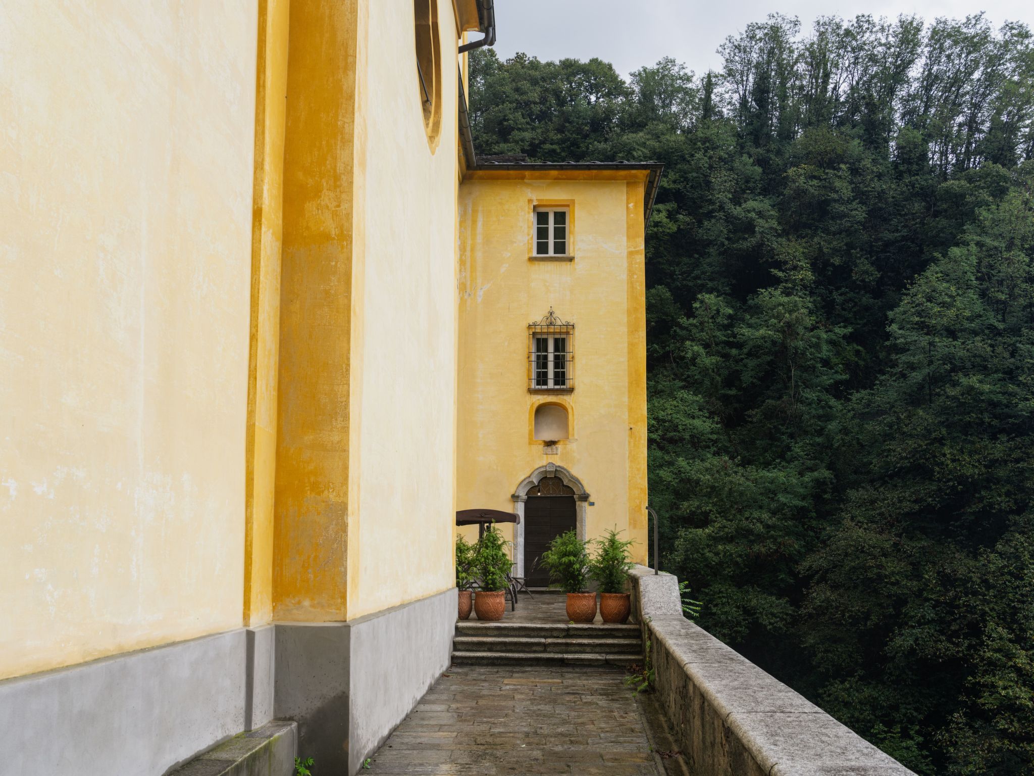 Image 0 - 