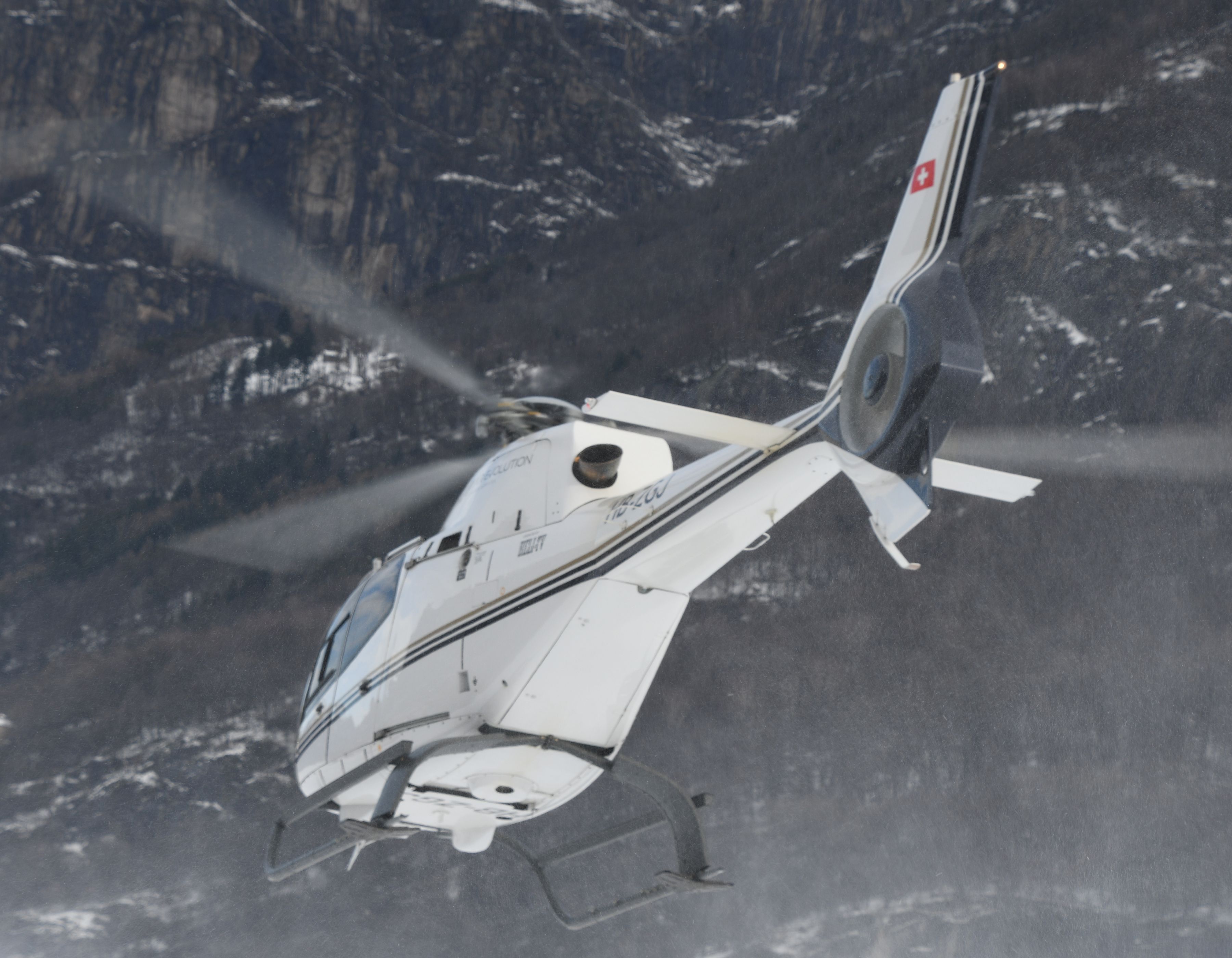 Image 4 - AIR-EVOLUTION LTD - Voli in elicottero