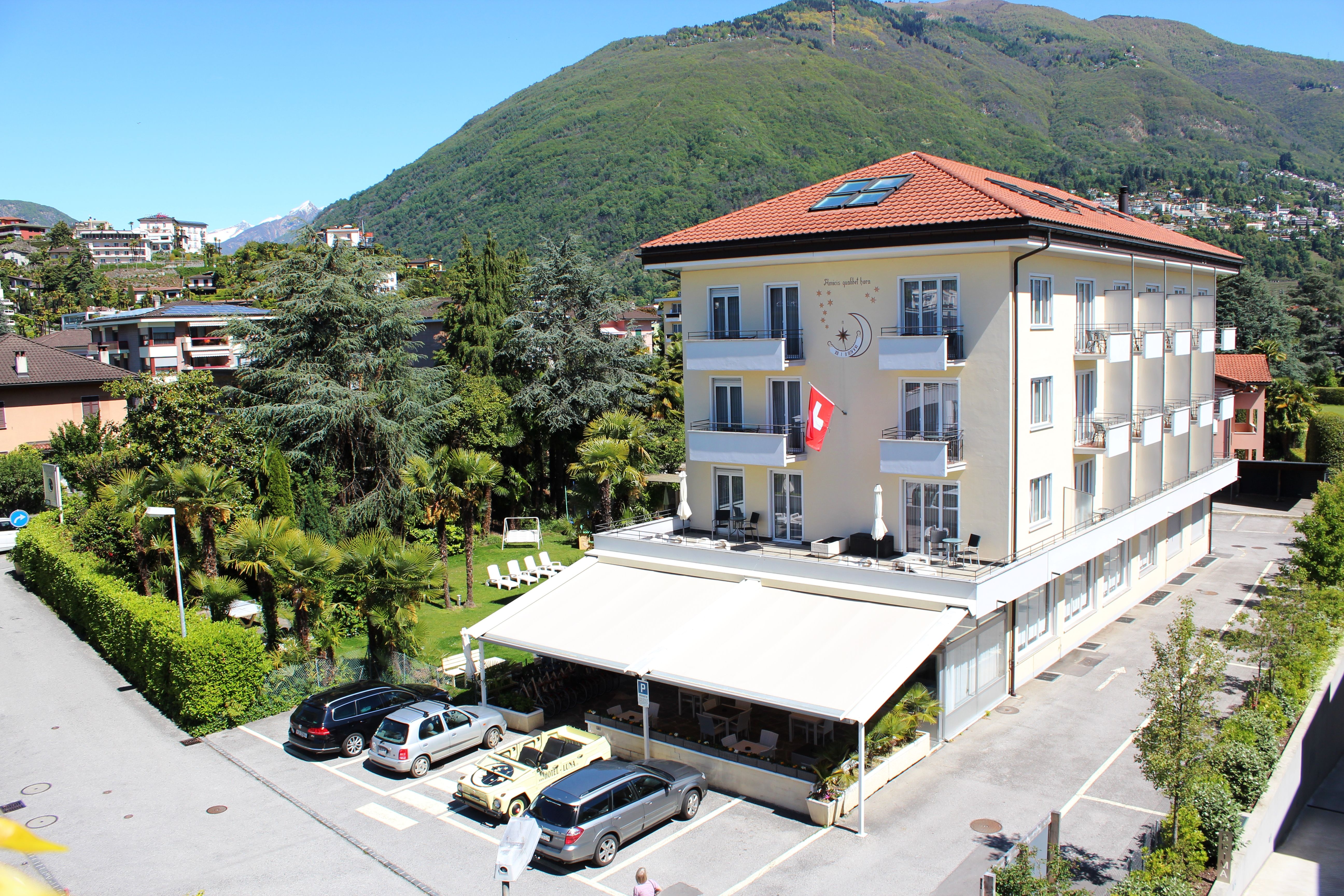Image 0 - Hotel Luna