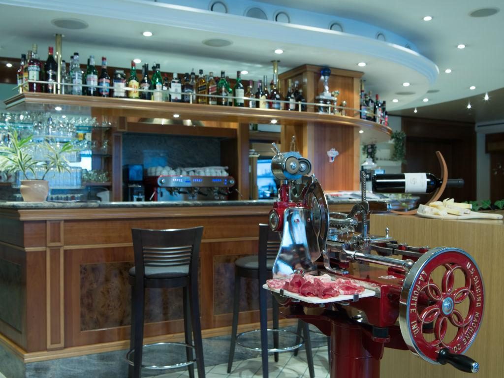 Image 4 - Hotel La Perla