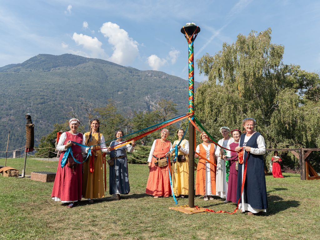 Image 2 - 
