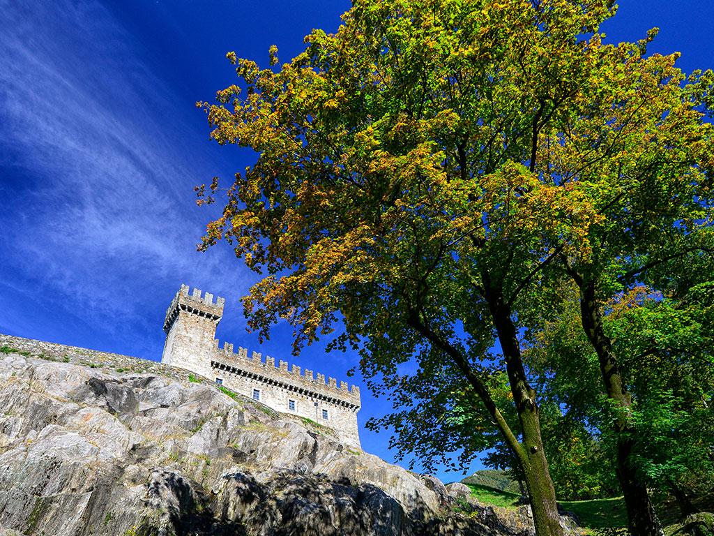Image 6 - Bellinzona: die Stadt der Burgen