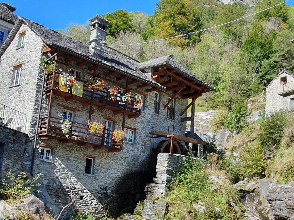 Image 0 - Valle Onsernone e la Farina Bòna