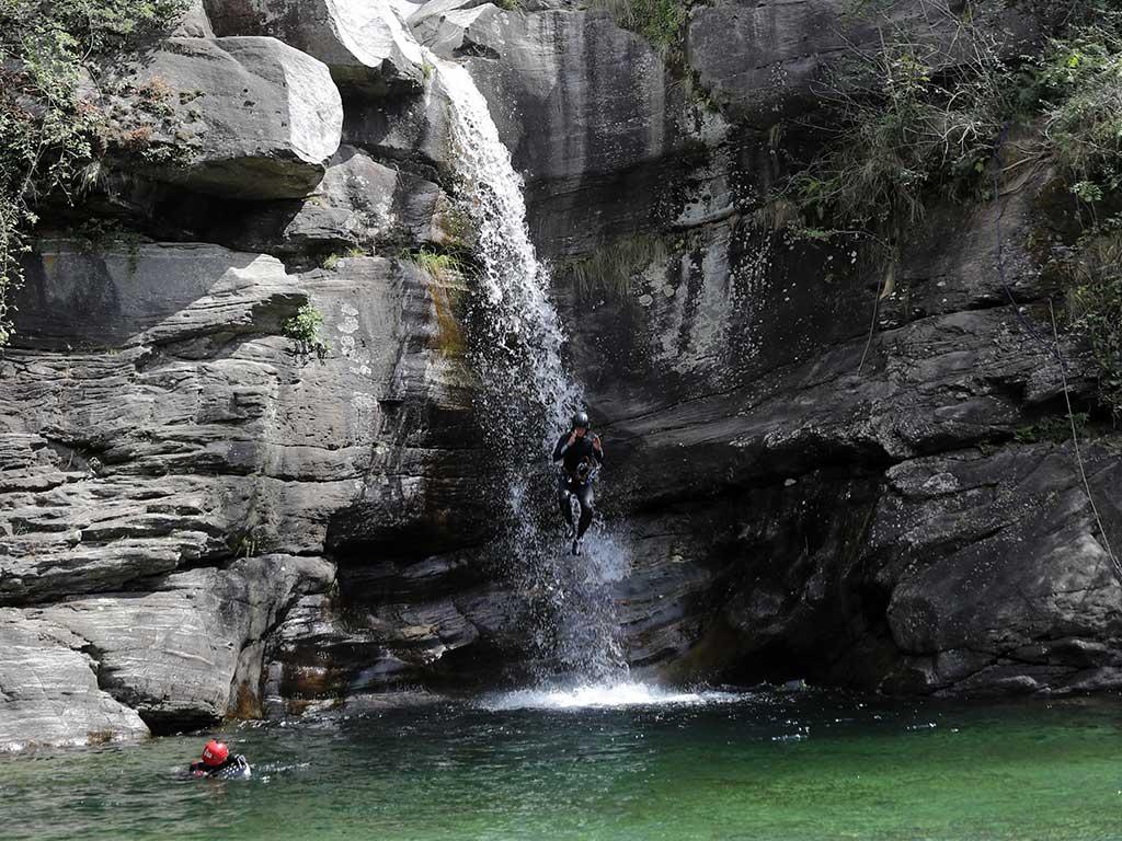 Image 4 - Der Pozzón in Osogna