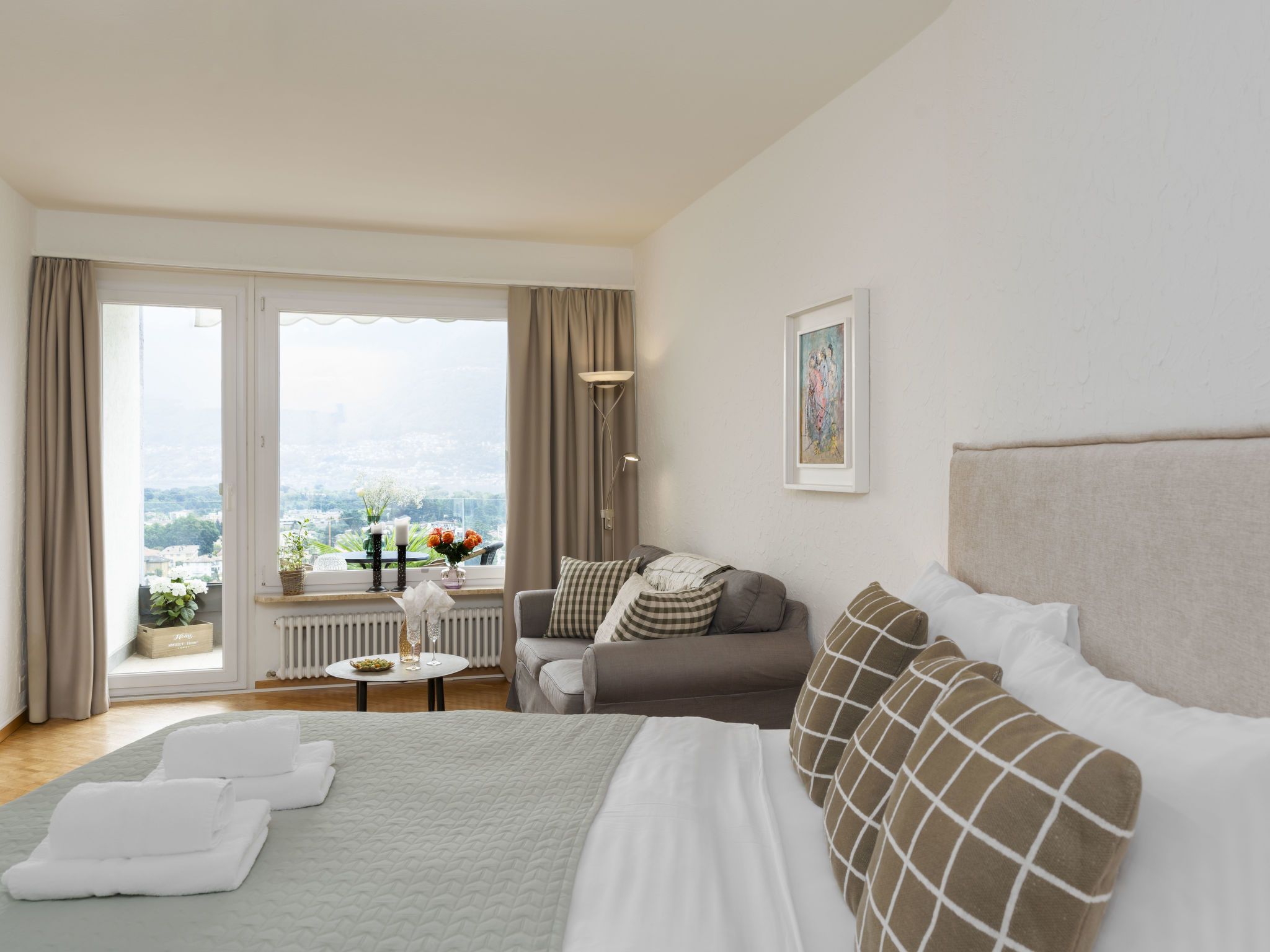 Image 0 - Double Room Modern
