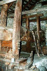 Image 0 - The Agarone wine press