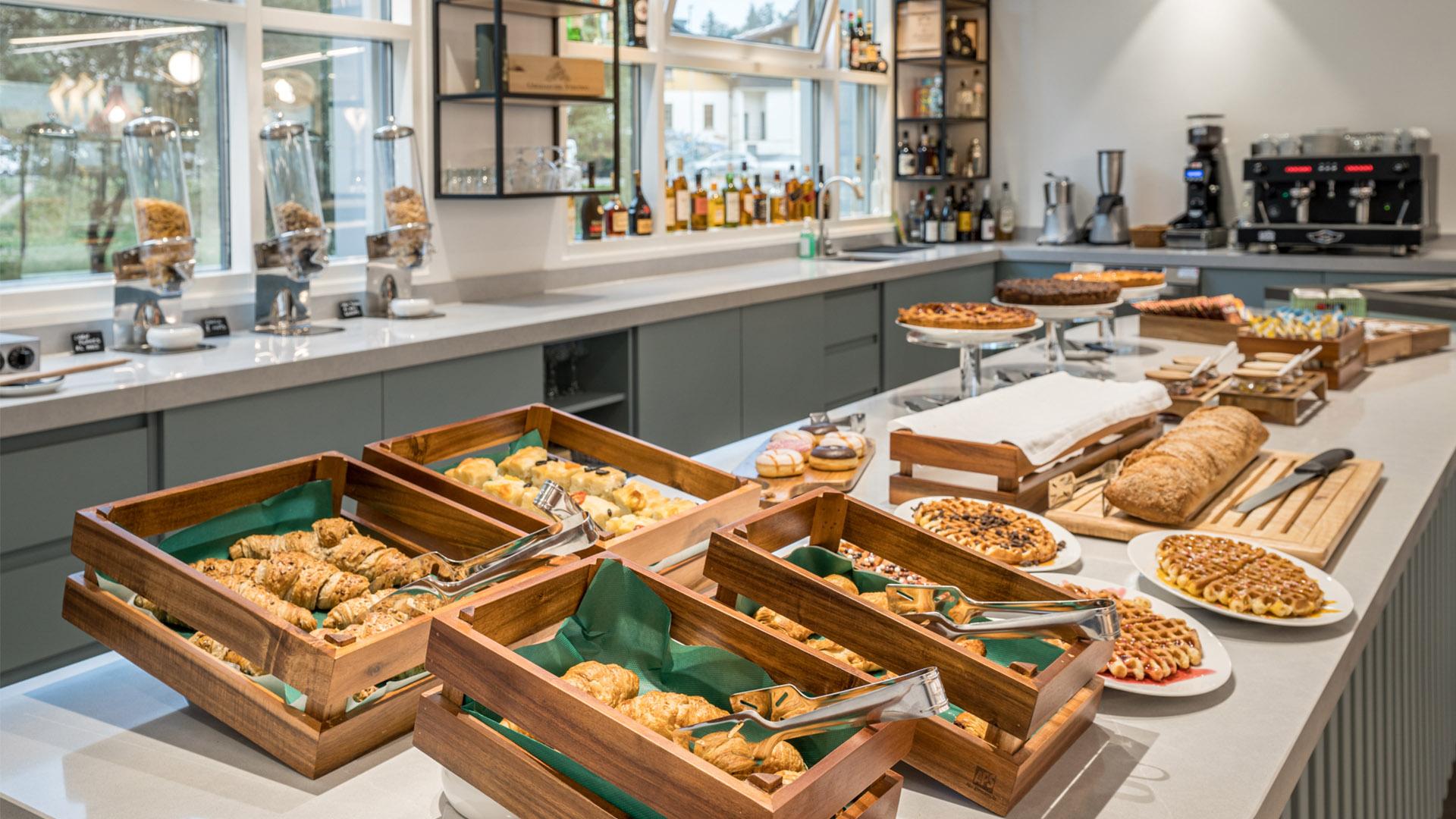 Image 7 - Hampton by Hilton Locarno