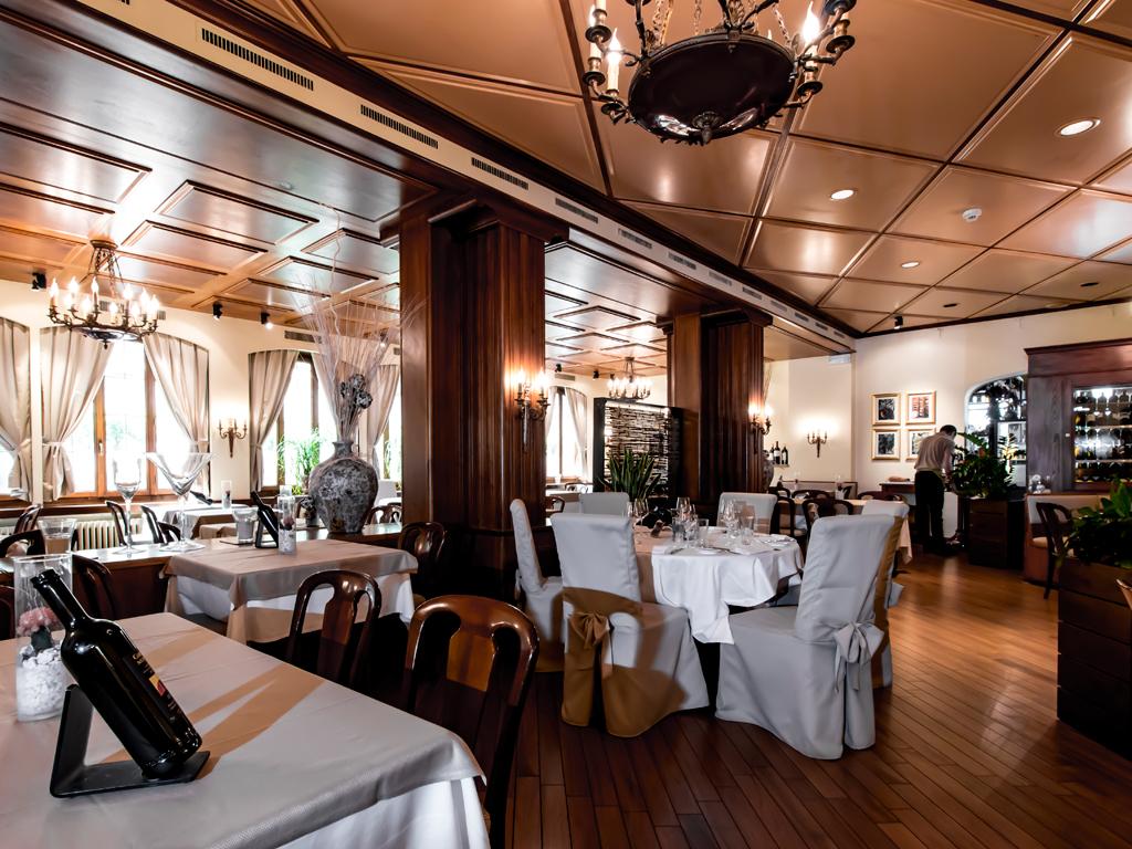 Image 1 - Ristoranti Gabbiano e Zigolini Mövenpick Touring