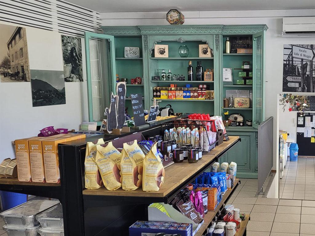 Image 3 - La Credenza