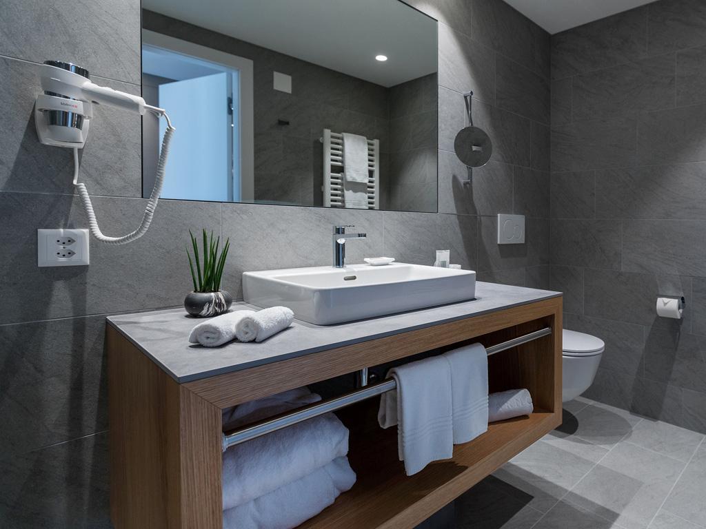 Image 4 - Hotel & Lounge Lago Maggiore