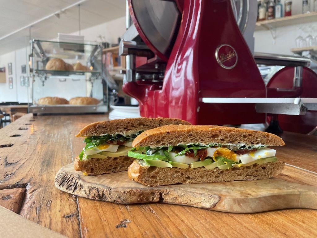 Image 7 - Velo Café Bar - Store e Customs 