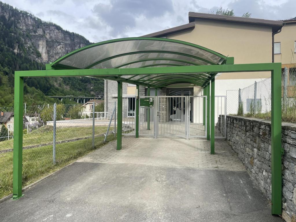 Image 1 - 