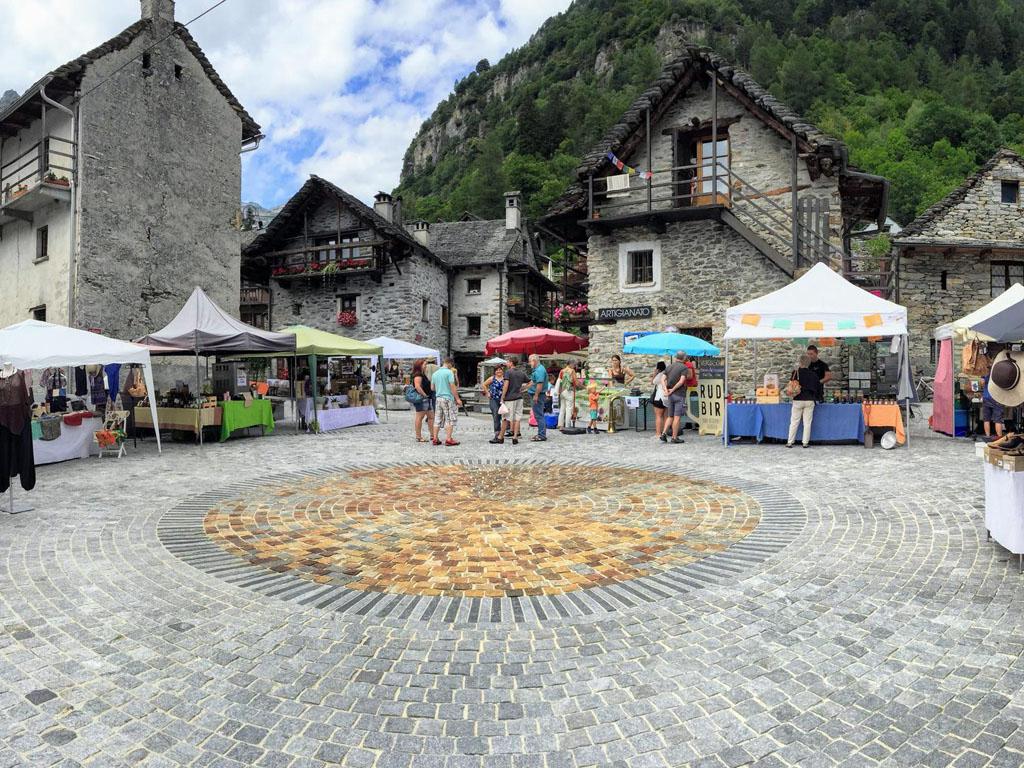 Image 2 - The market of Sonogno