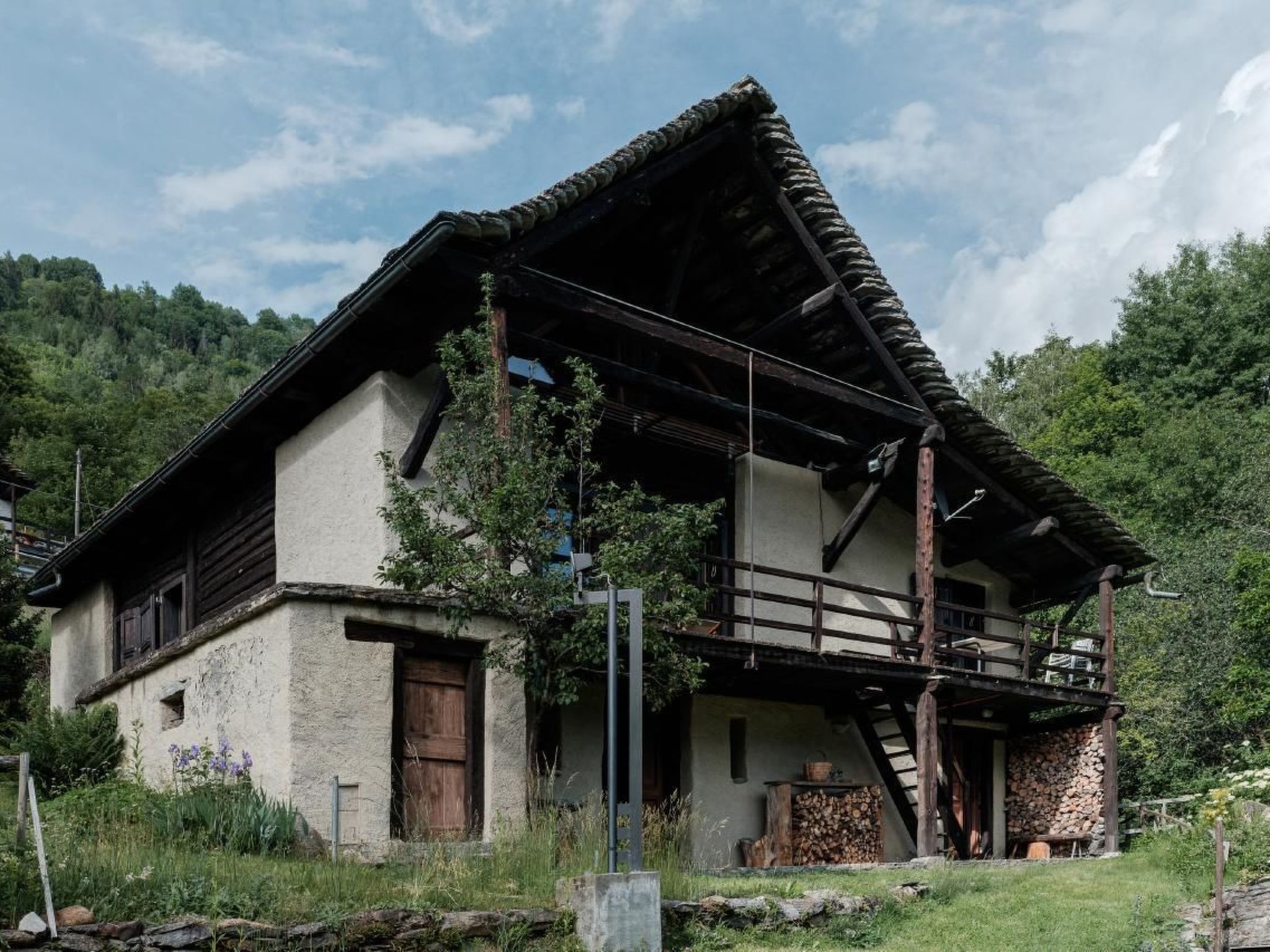 Image 0 - La Stalla