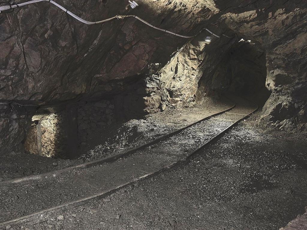 Image 10 - Sessa Goldmine