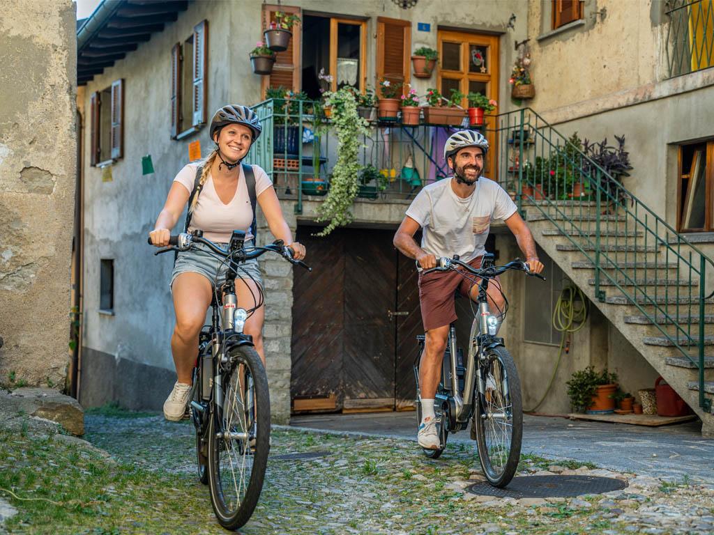 Image 2 - Bici e vino