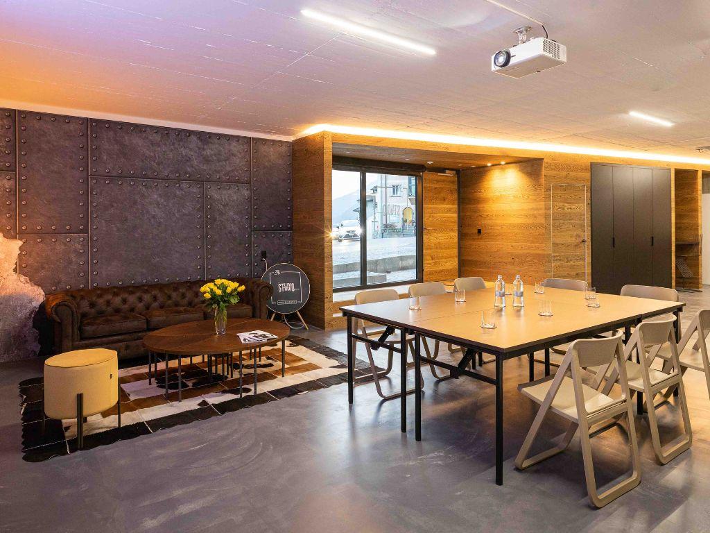 Image 0 - Studio 3544