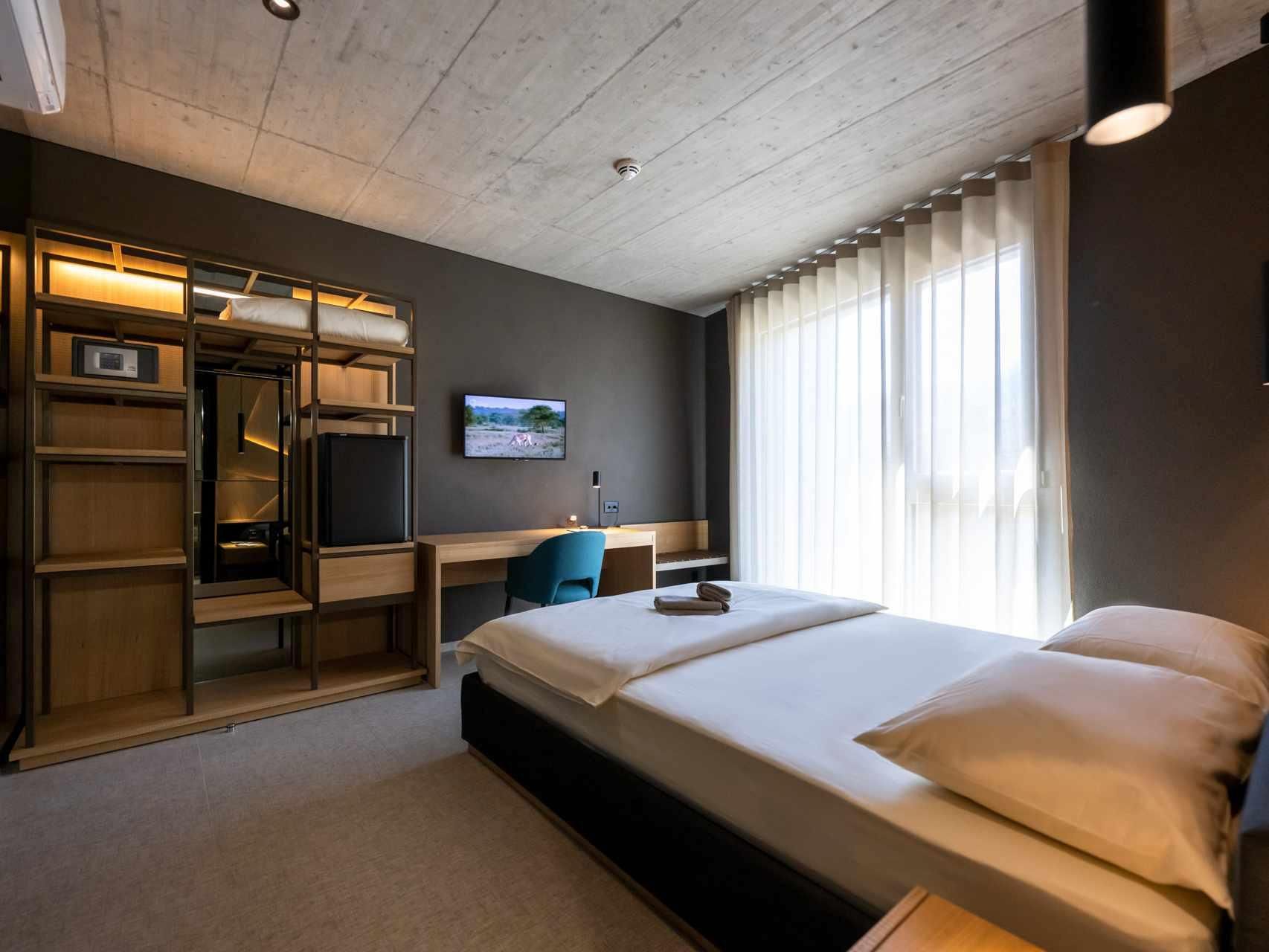 Image 5 - 6532 Smart Hotel