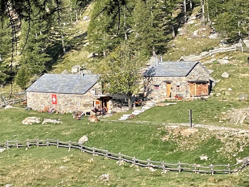 Image 1 - 