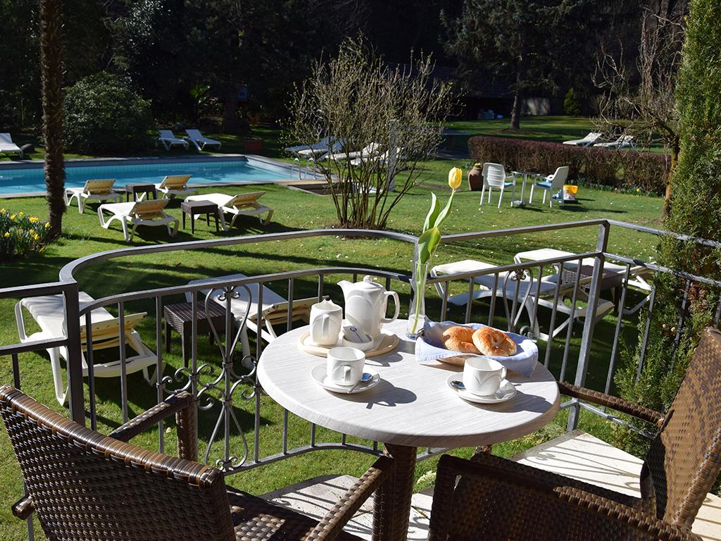 Image 5 - Villa Siesta, Park & Pool Living