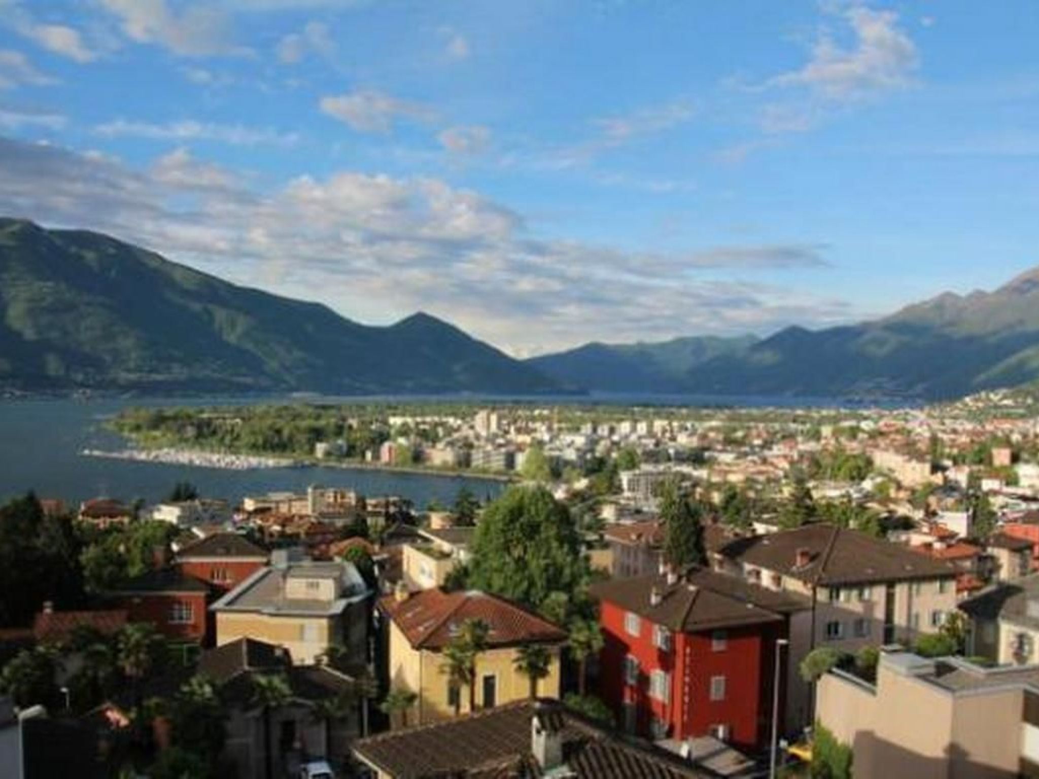 Image 0 - mit Panorama-Sicht und Schwimmbad