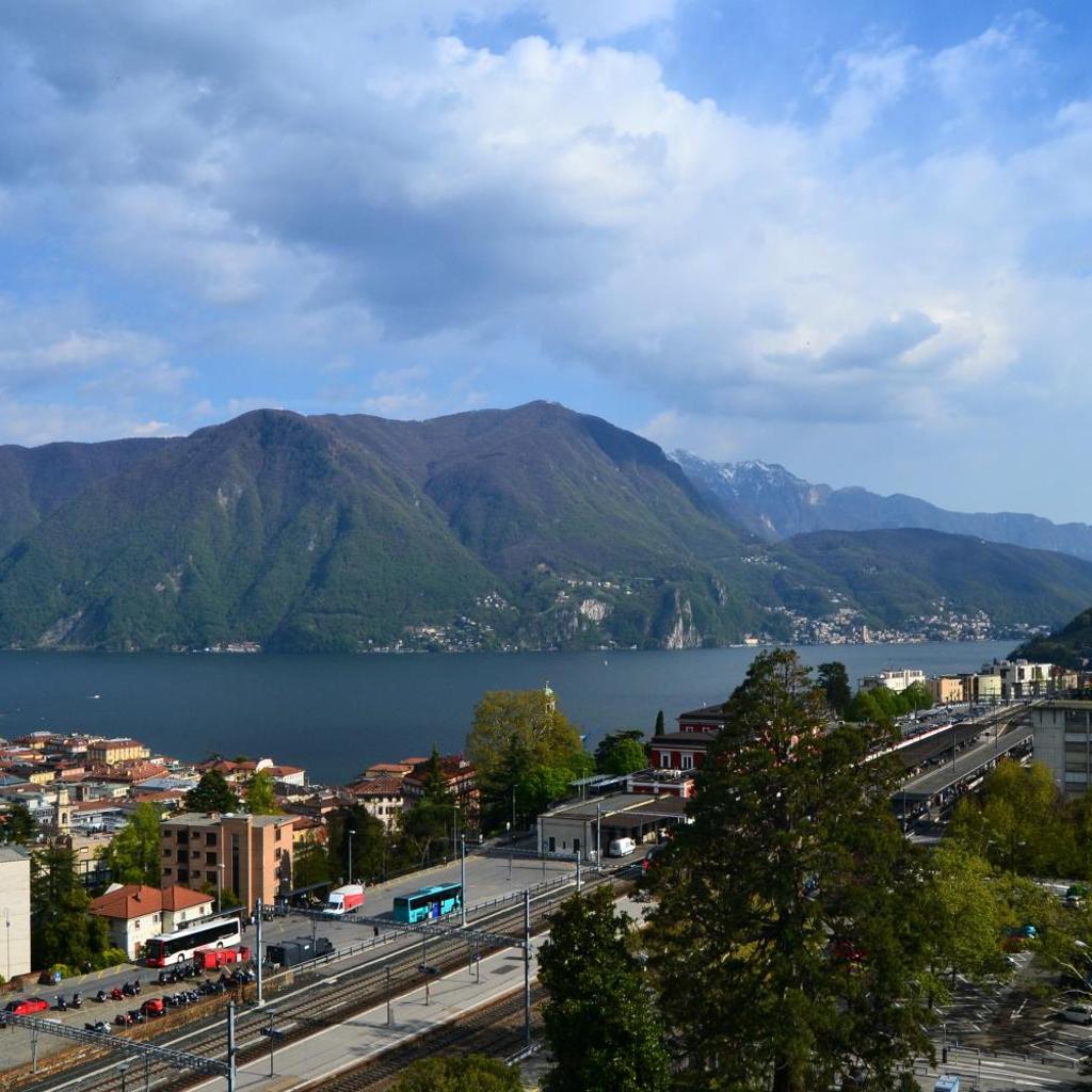 Image 0 - A Jump into Lake Lugano