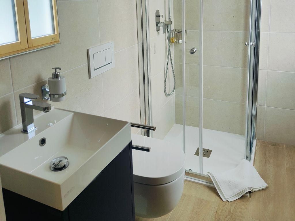 Image 4 - Symphony Hotel & Restaurant