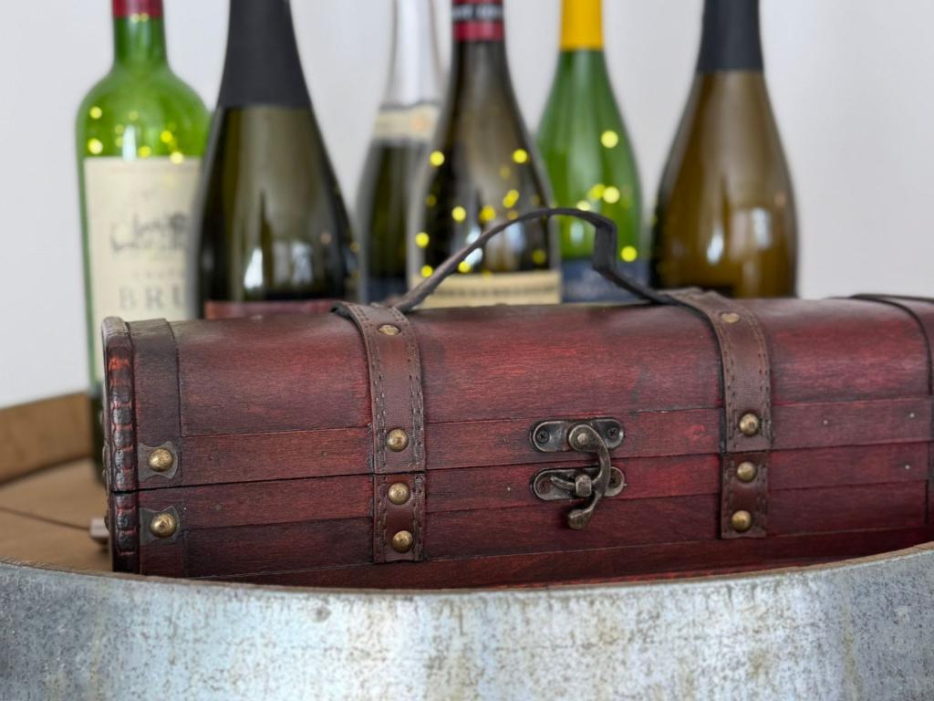 Image 1 - Wine escape room