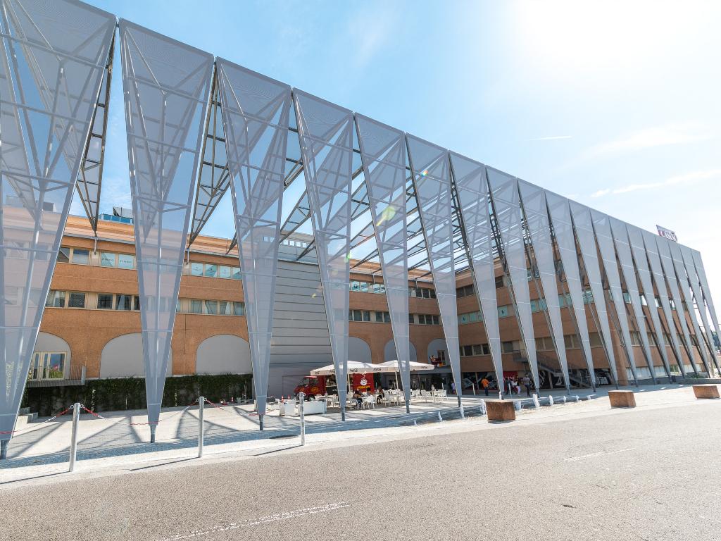 Image 8 - FoxTown Factory Stores