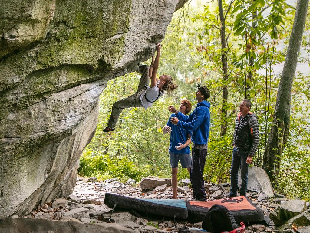 Image 2 - Chironico Boulder 