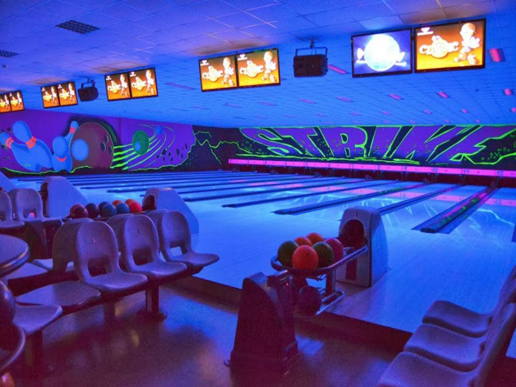 Image 3 - American Bowling