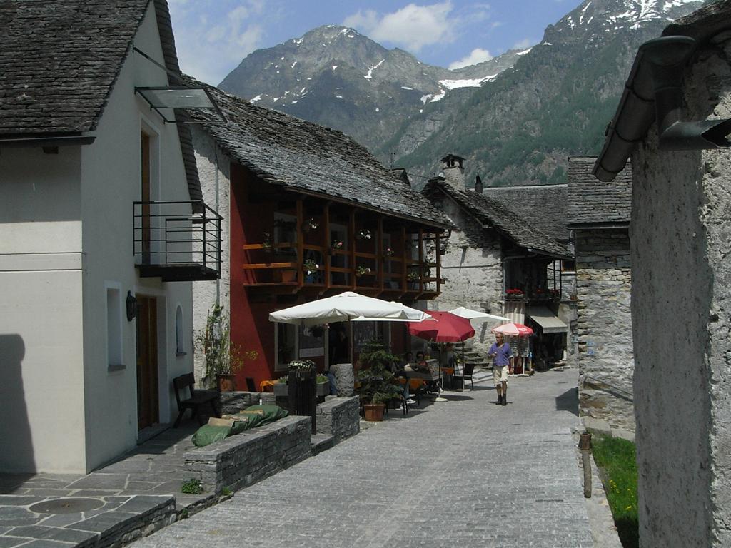 Image 1 - The market of Sonogno