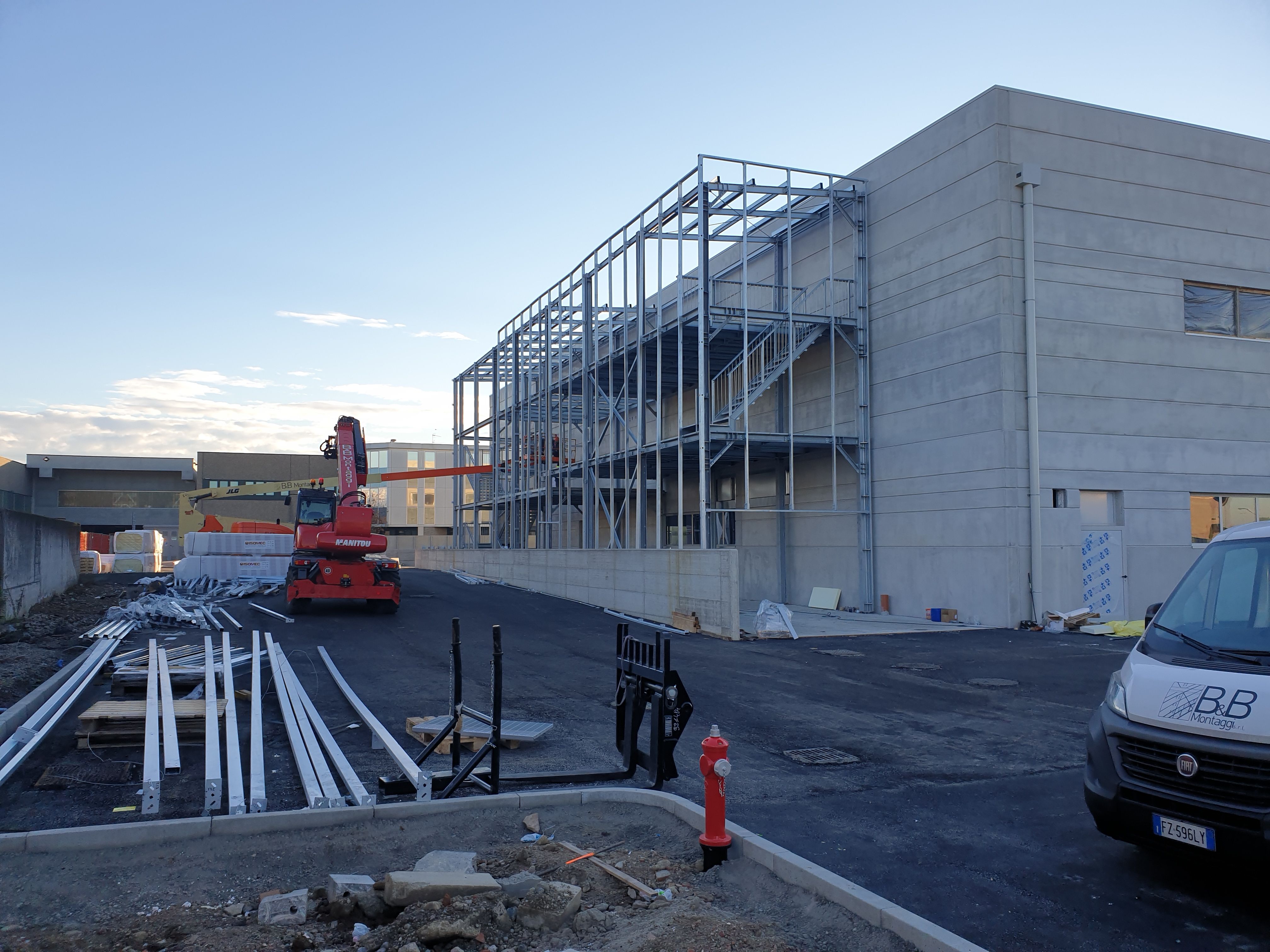 Demolizione e ricostruzione di un edificio produttivo di Mediberg S.r.l.