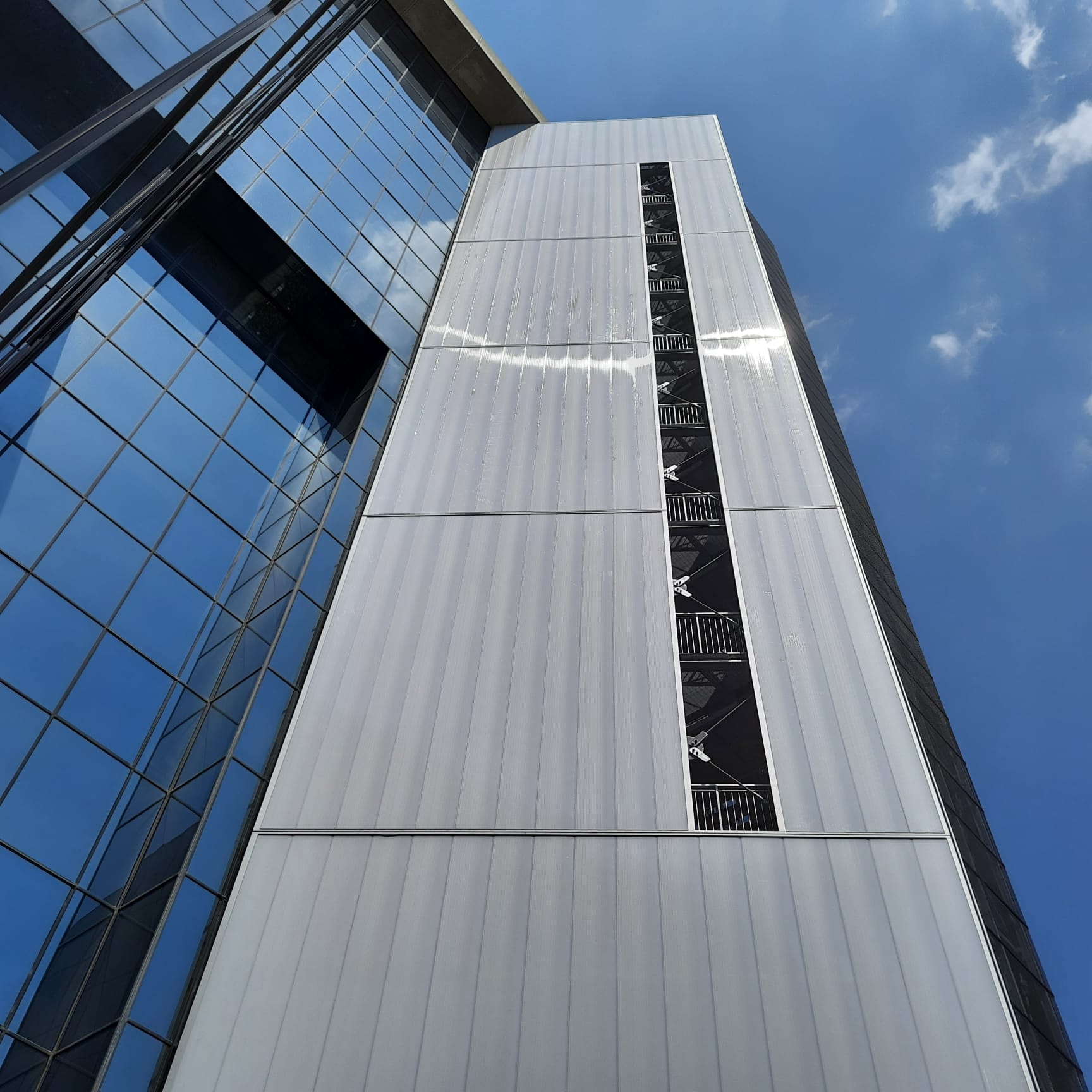 Nuova scala di emergenza in carpenteria metallica