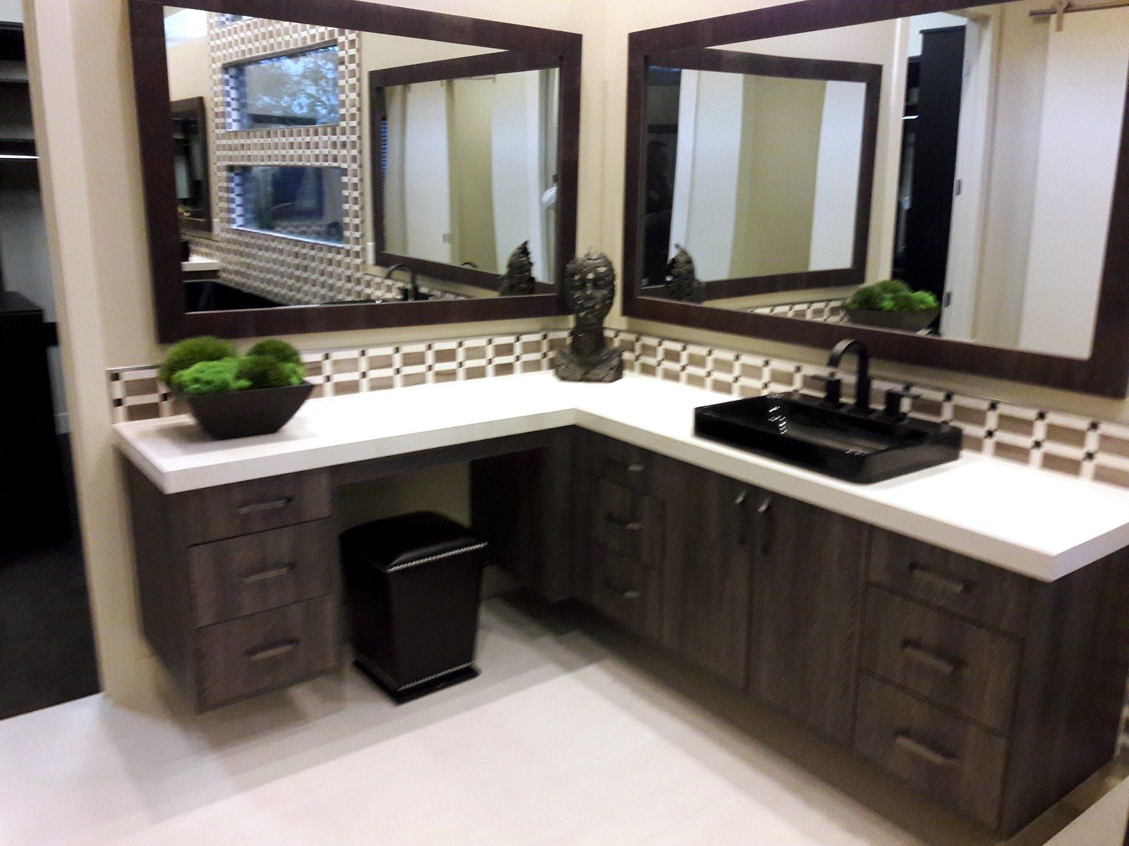 Southern Highlands, detail 3: custom cabinetry by LV Cabinets World