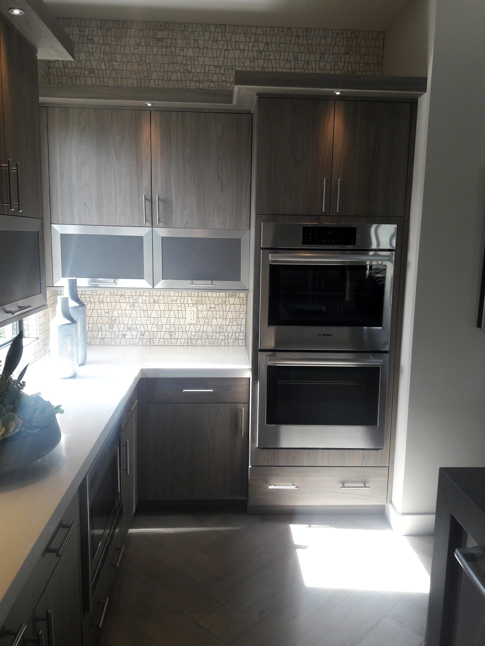 MacDonald Highlands, detail 2: custom cabinetry by LV Cabinets World