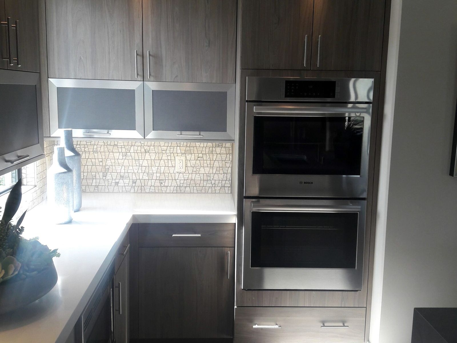 MacDonald Highlands, detail 2: custom cabinetry by LV Cabinets World