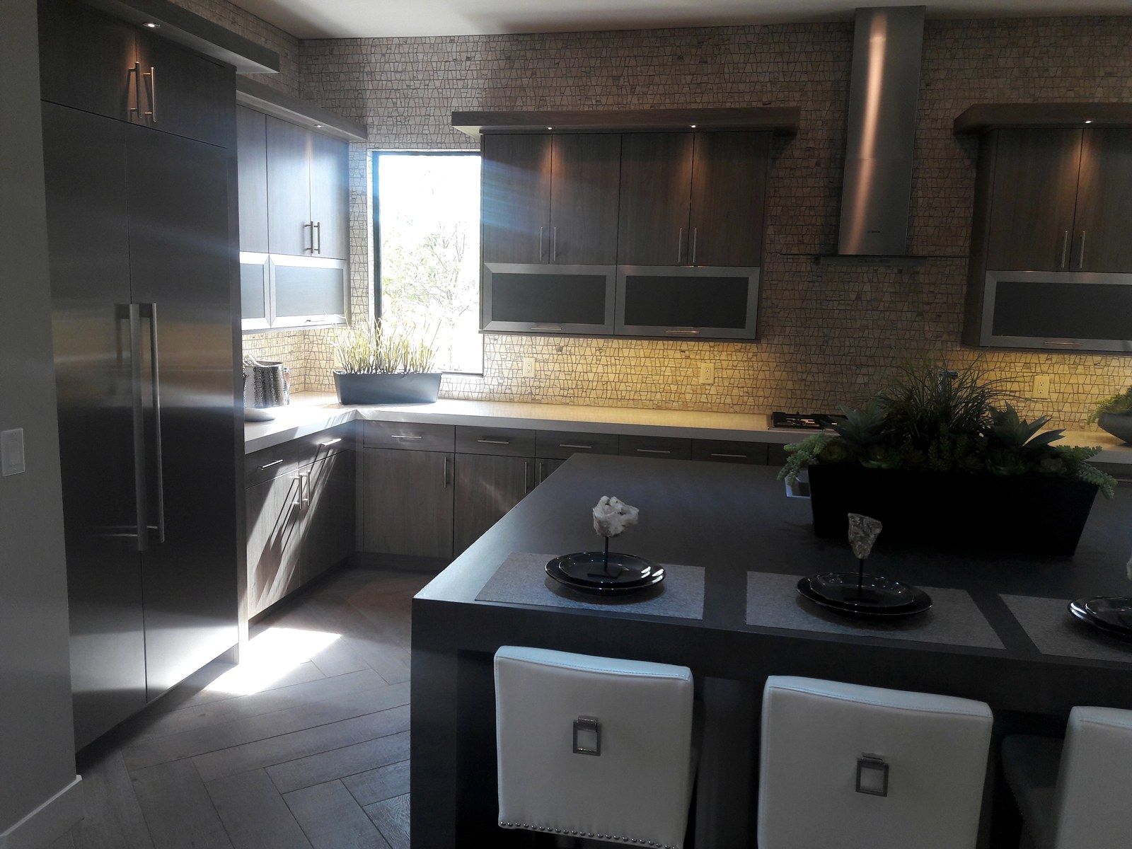 Southern Highlands, detail 2: custom cabinetry by LV Cabinets World